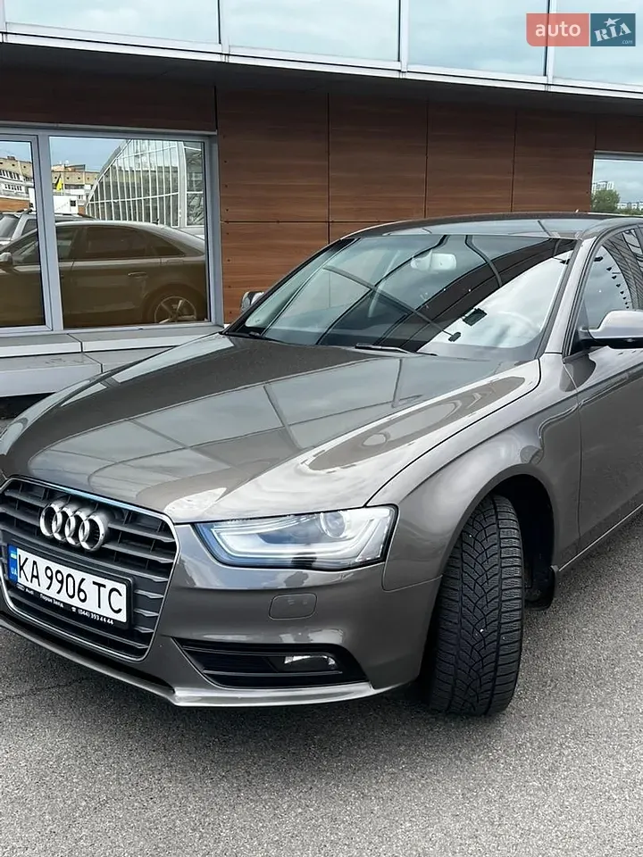 Audi A4 2012 photo 4
