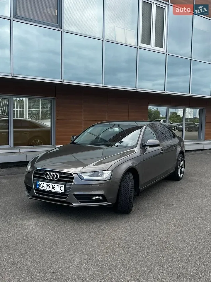 Audi A4 2012 photo 2