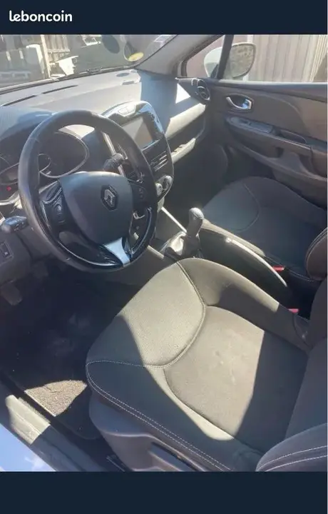 Renault Clio 2015 photo 2