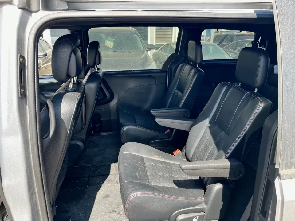 Dodge Grand Caravan 2017 photo 2