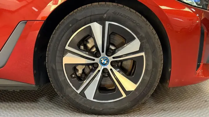 BMW I4 2022 photo 3