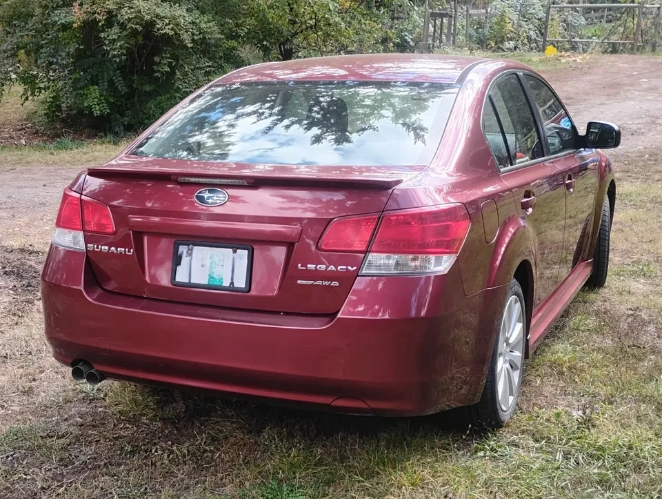Subaru Legacy 2010 photo 3