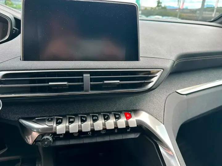 Peugeot 3008 2018 photo 2