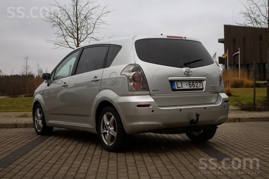 Toyota Corolla Verso 2004 photo 4