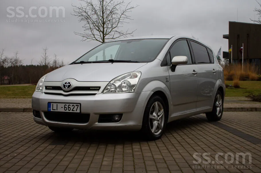 Toyota Corolla Verso 2004 photo 3