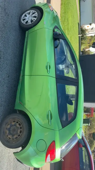 Mazda 2 2013 photo 3