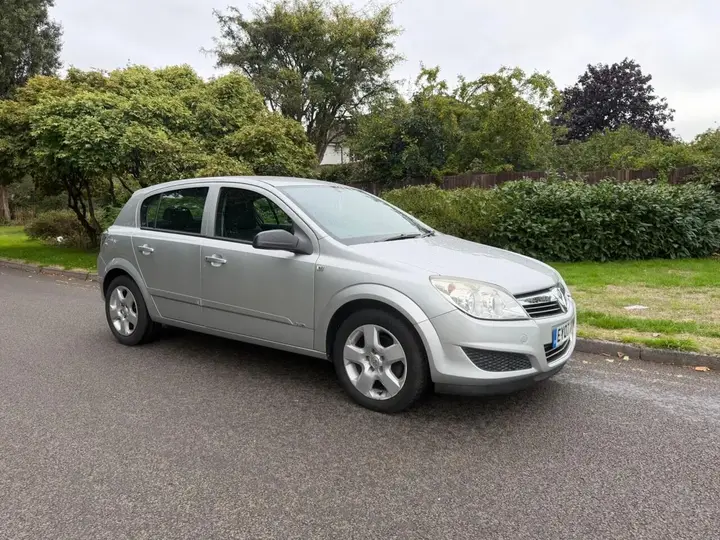 Vauxhall Astra 2007 photo 2