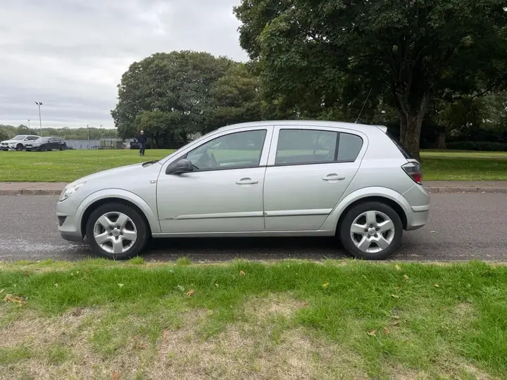Vauxhall Astra 2007 photo 4