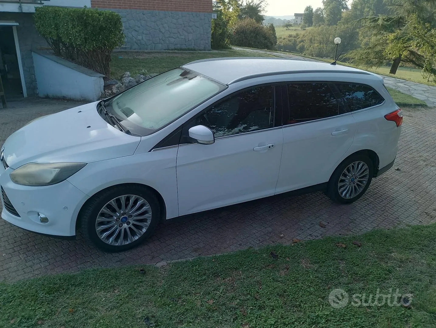 Ford Focus 2012 photo 3