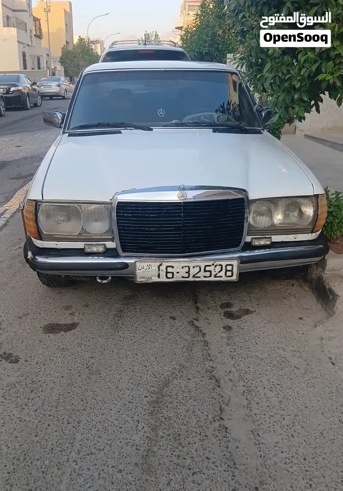 Mercedes-Benz 230 1980 photo 5