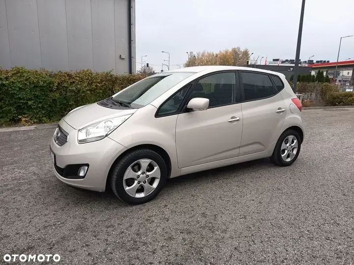 Kia Venga 2011 photo 3