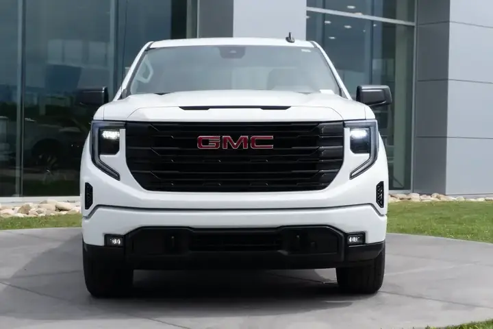 GMC Sierra 1500 2026 photo 2