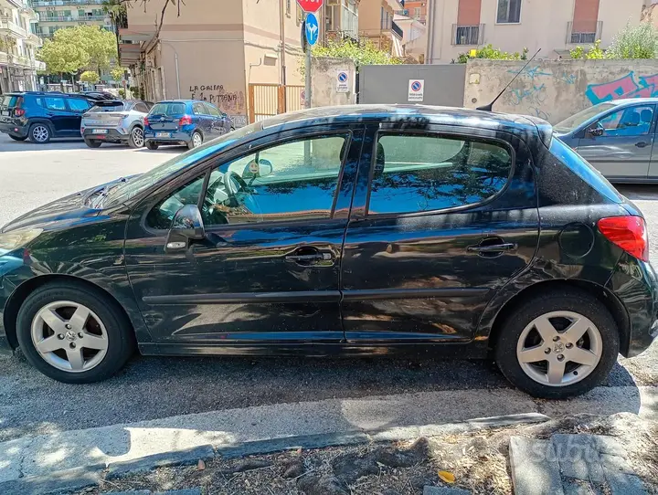 Peugeot 207 2008 photo 5