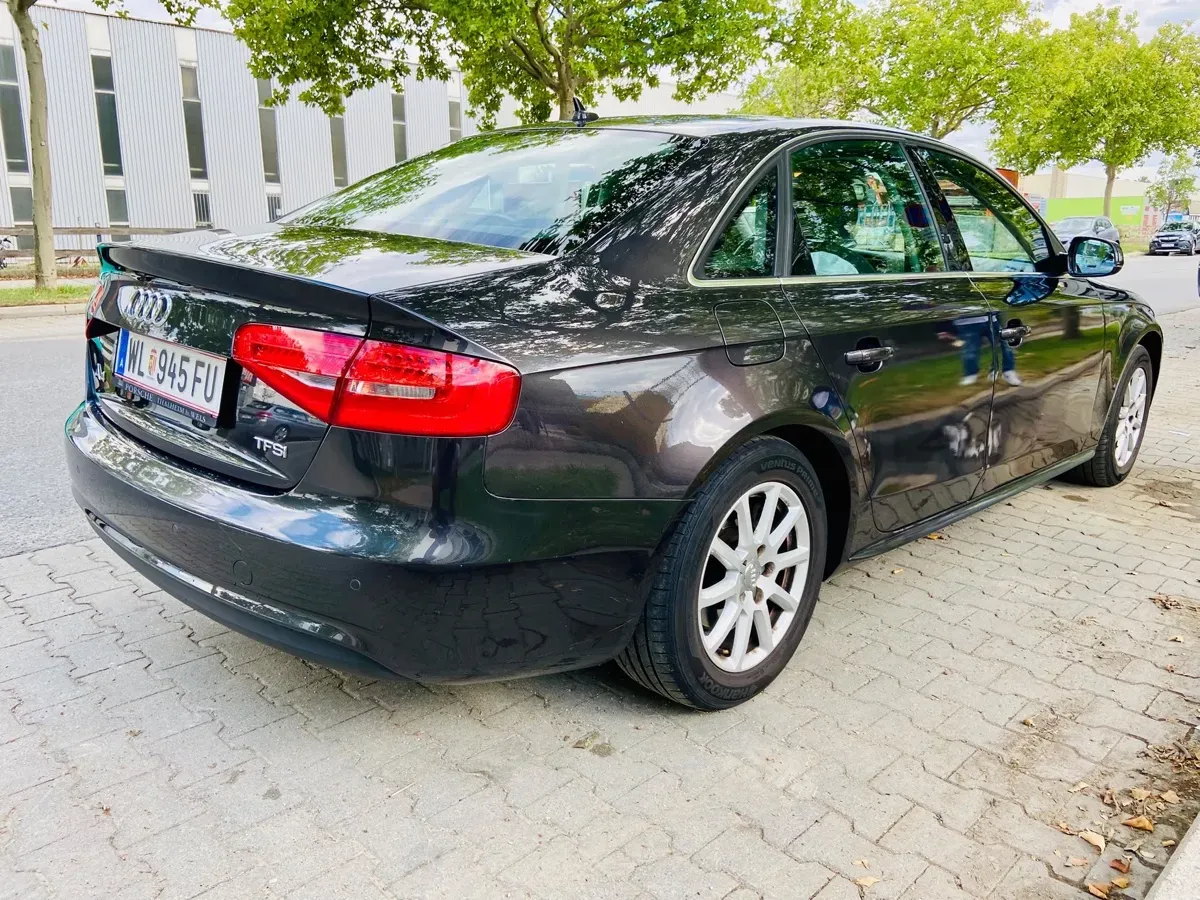 Audi A4 2012 photo 2