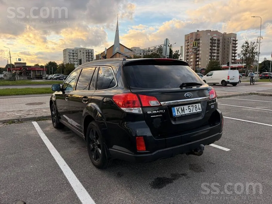 Subaru Outback 2011 photo 3