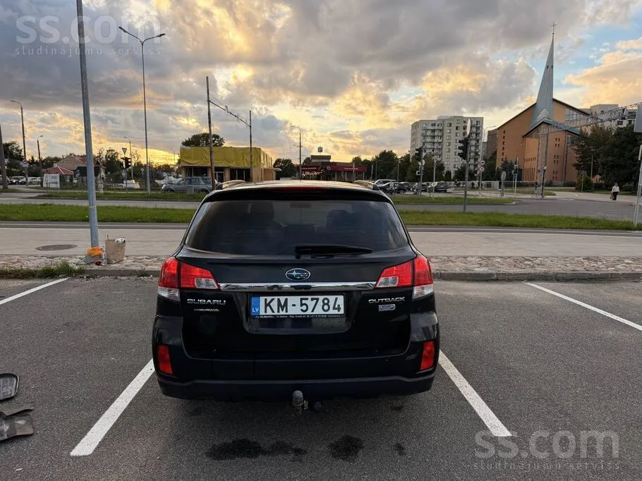 Subaru Outback 2011 photo 5