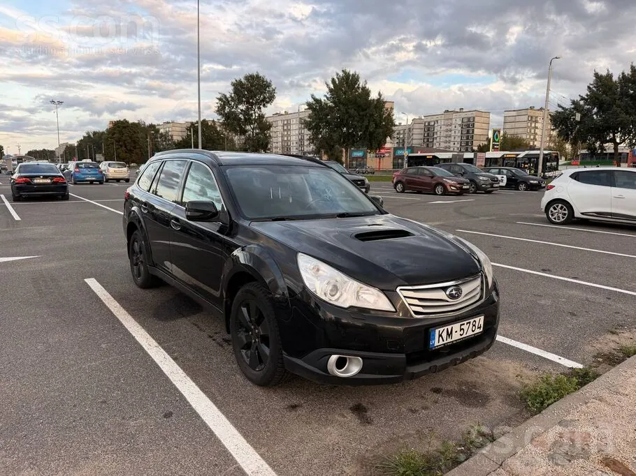 Subaru Outback 2011 photo 2