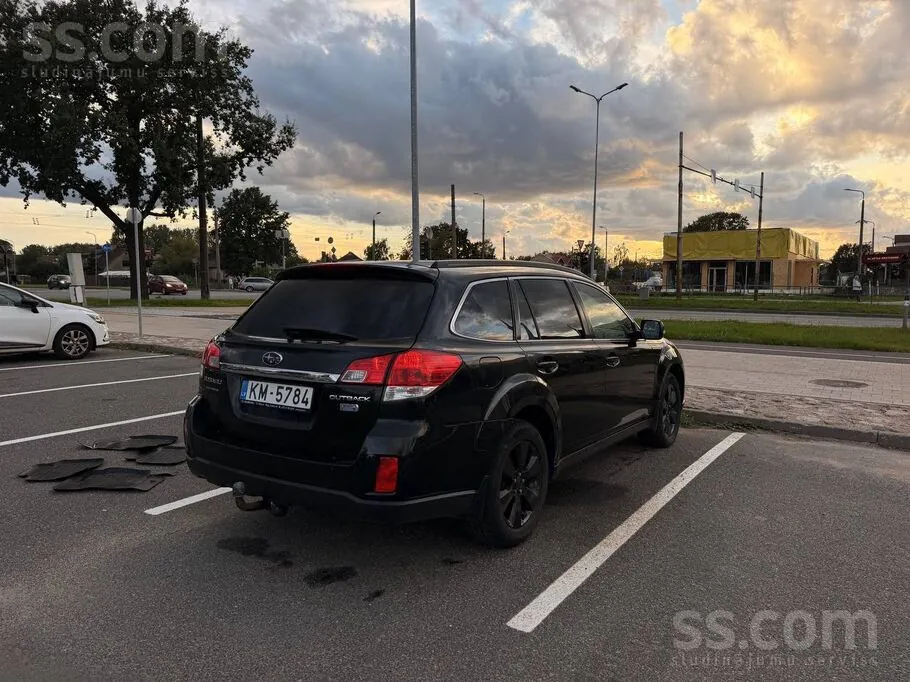 Subaru Outback 2011 photo 4