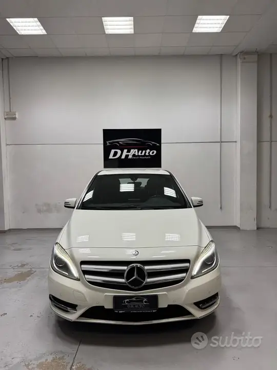 Mercedes-Benz B 180