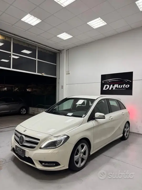 Mercedes-Benz B 180 2015 photo 2