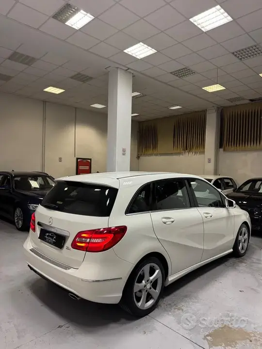 Mercedes-Benz B 180 2015 photo 5