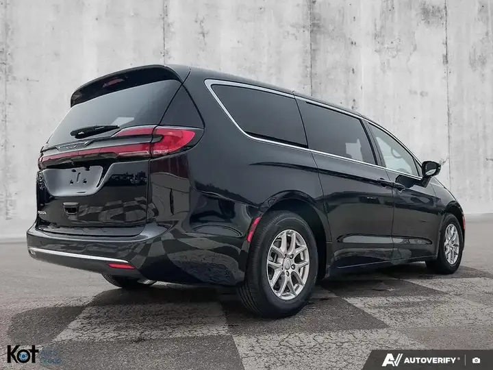 Chrysler Pacifica 2027 photo 5