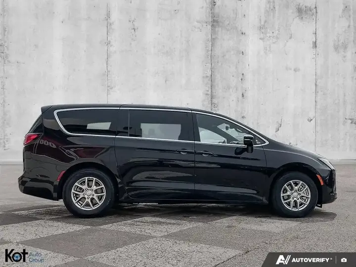 Chrysler Pacifica 2027 photo 4