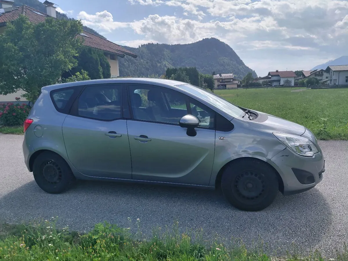 Opel Meriva 2013 photo 2