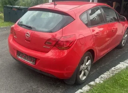 Opel Astra 2010 photo 3