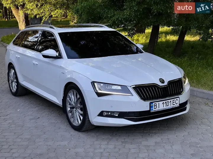 Skoda Superb 2019 photo 2