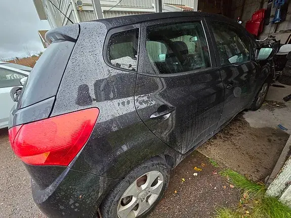 Kia Venga 2013 photo 2