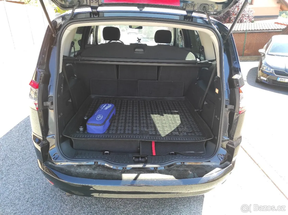 Ford S-Max 2011 photo 4