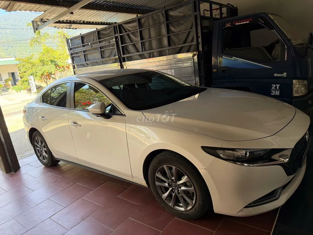Mazda 3 2023 photo 2