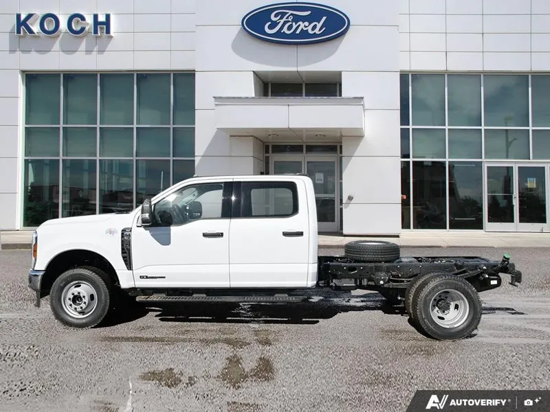 Ford F-350 Super Duty 2026 photo 3