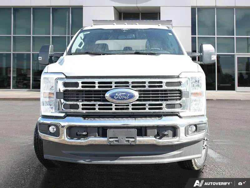 Ford F-350 Super Duty 2026 photo 2
