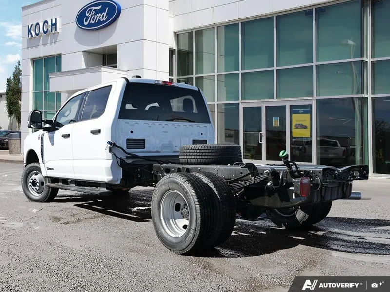 Ford F-350 Super Duty 2026 photo 4