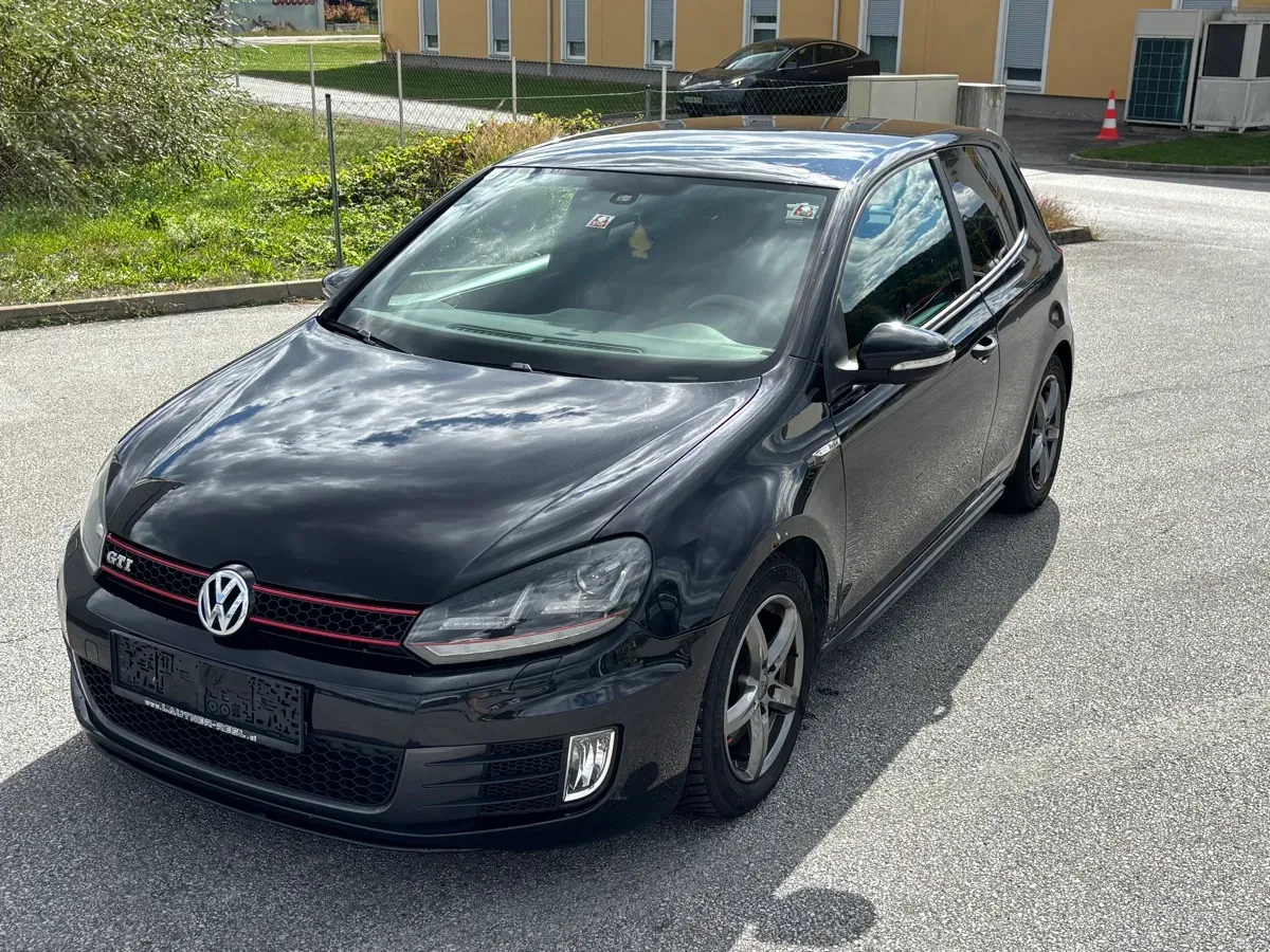 Volkswagen Golf 2010 photo 3
