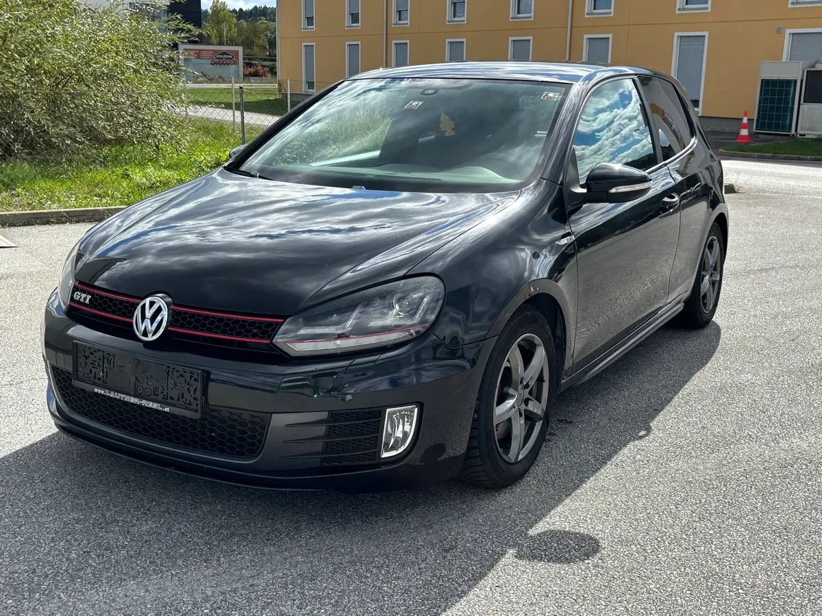 Volkswagen Golf 2010 photo 2
