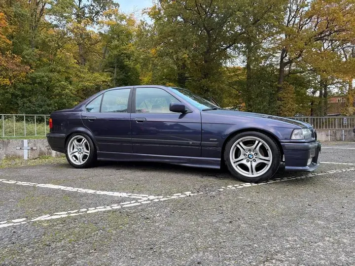 BMW 320I