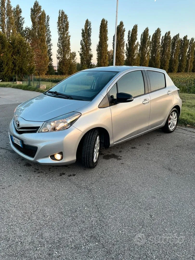 Toyota Yaris 2012 photo 5