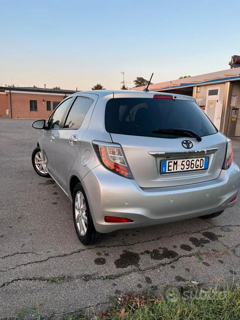 Toyota Yaris 2012 photo 4