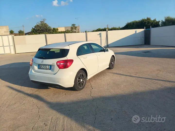 Mercedes-Benz A 160 2015 photo 2