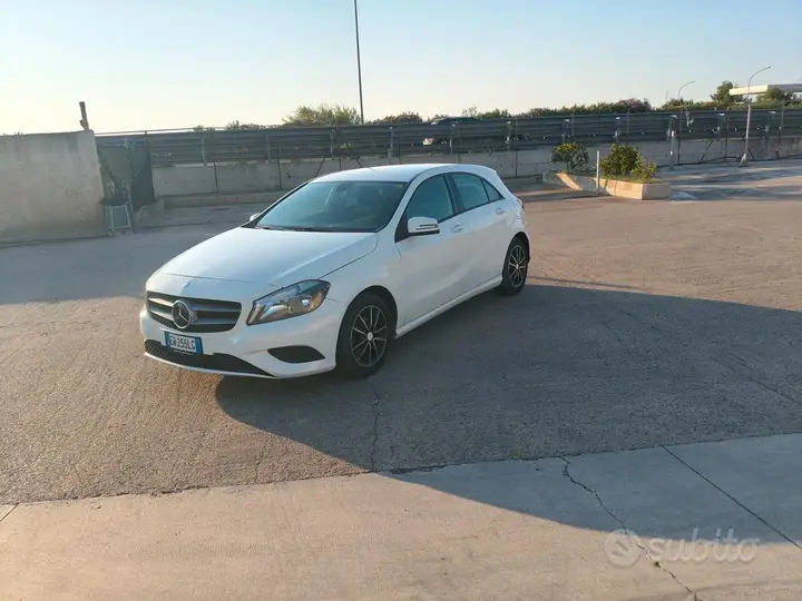 Mercedes-Benz A 160 2015 photo 4