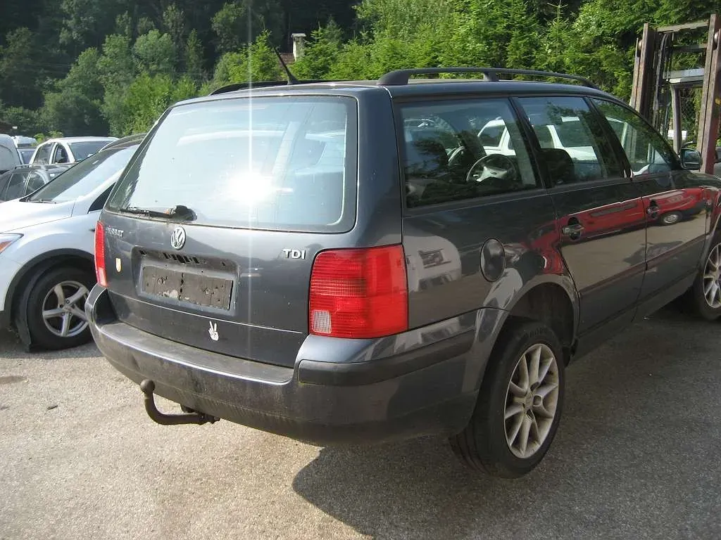 Volkswagen Passat 2000 photo 2