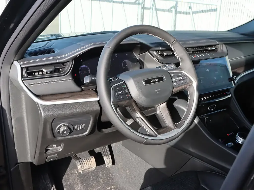 Jeep Grand Cherokee 2026 photo 5