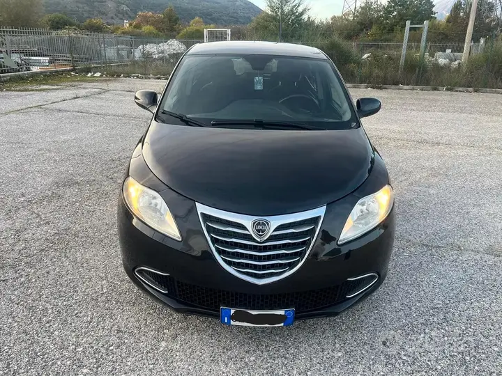 Lancia Ypsilon 2015 photo 2