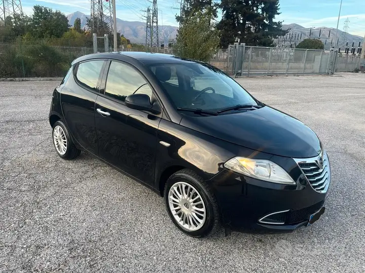 Lancia Ypsilon 2015 photo 3