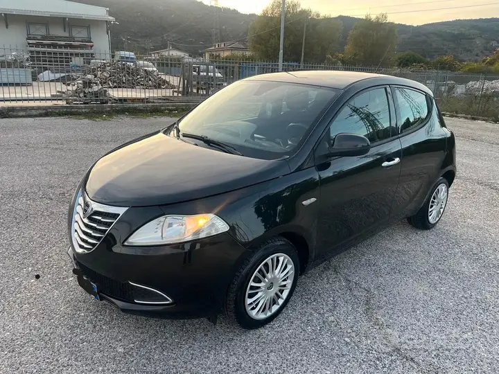 Lancia Ypsilon