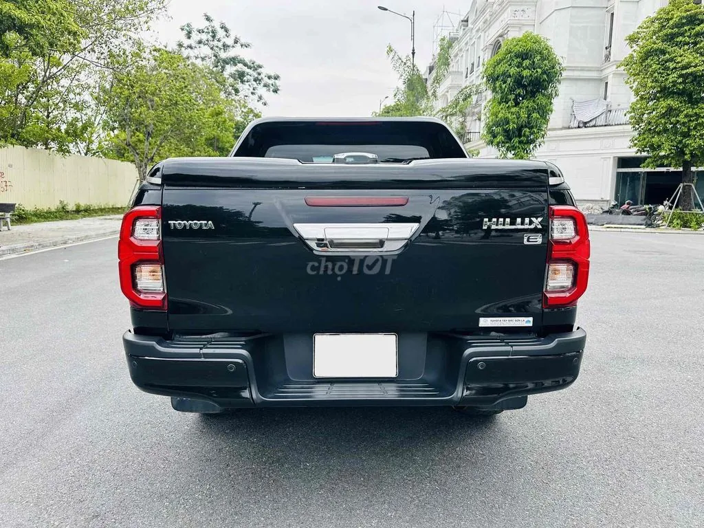 Toyota Hilux 2024 photo 2