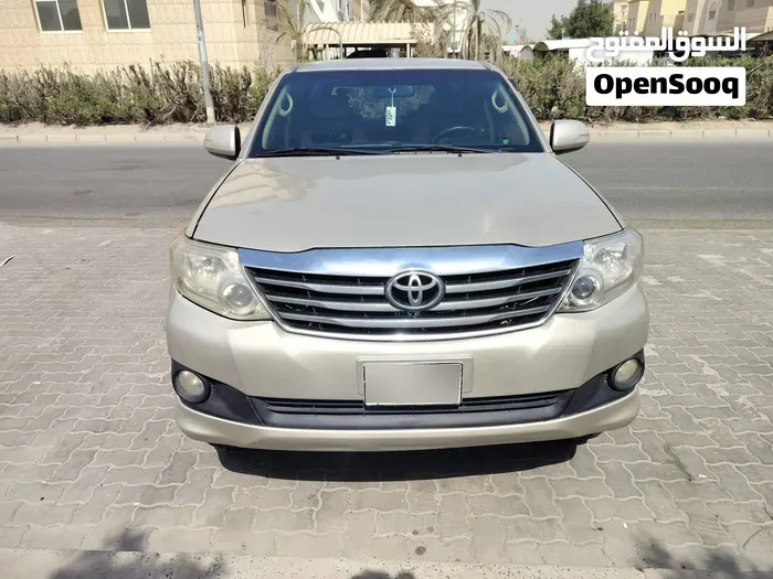 Toyota Fortuner 2014 photo 2